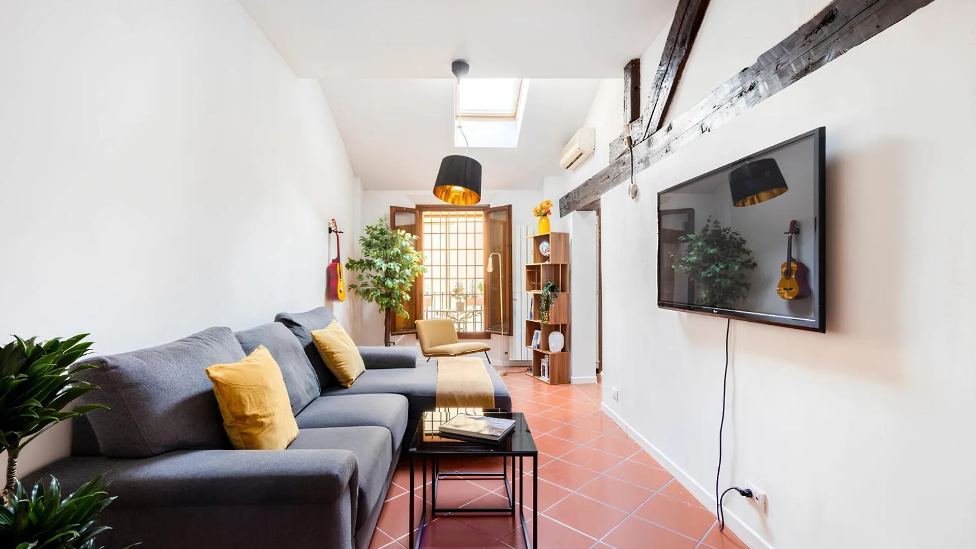 Bright Design House In The Heart Of Bolognaアパートメント