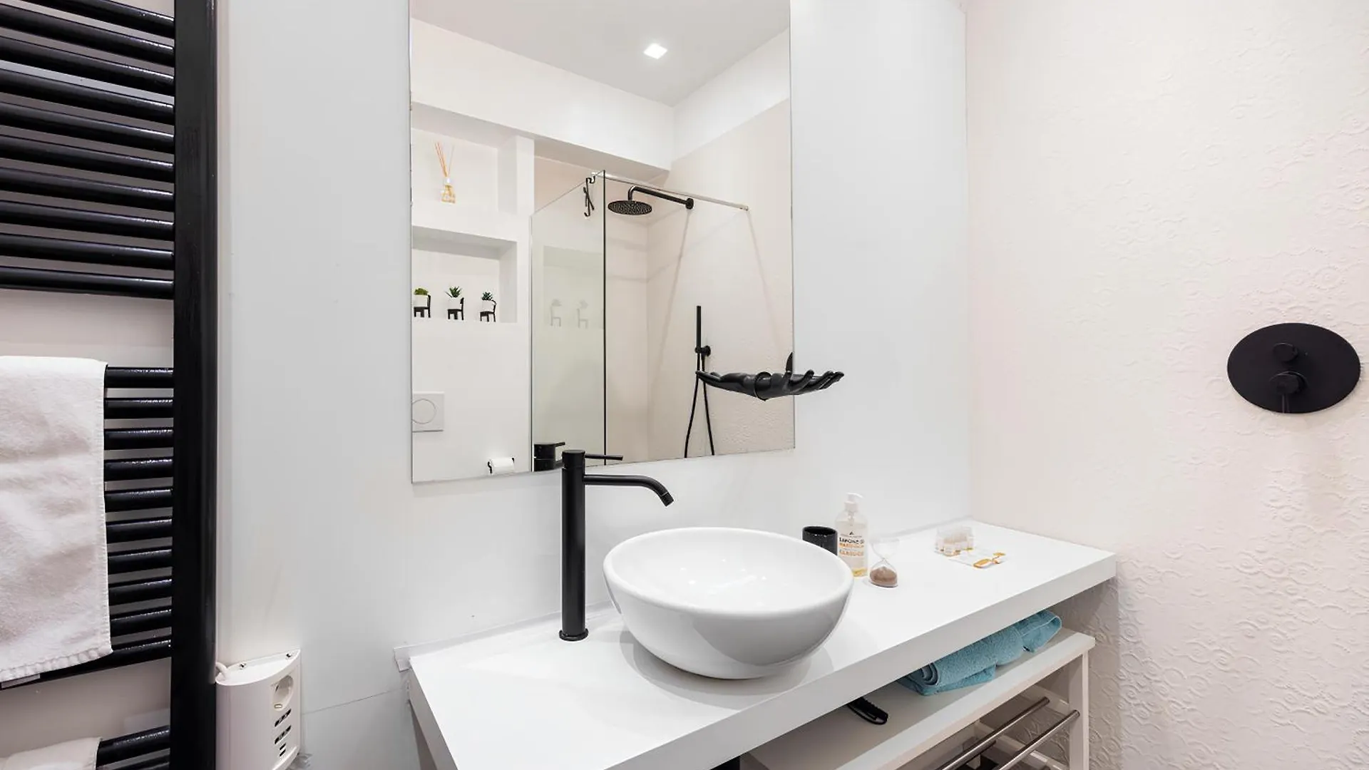 Bright Design House In The Heart Of Bolognaアパートメント アパート ボローニャ
