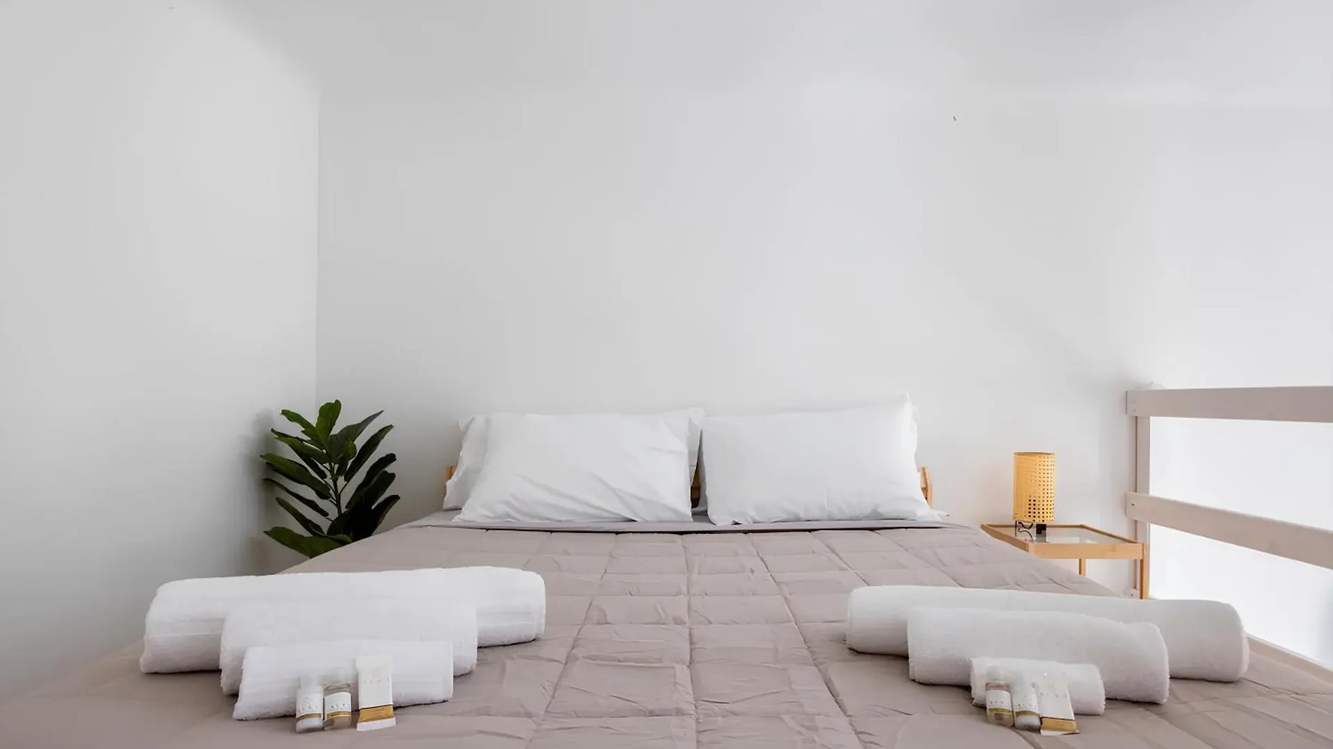 アパート Bright Design House In The Heart Of Bolognaアパートメント