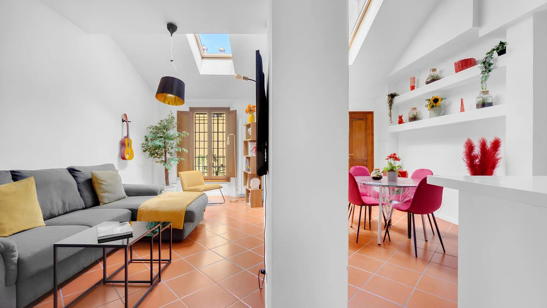 アパート Bright Design House In The Heart Of Bolognaアパートメント