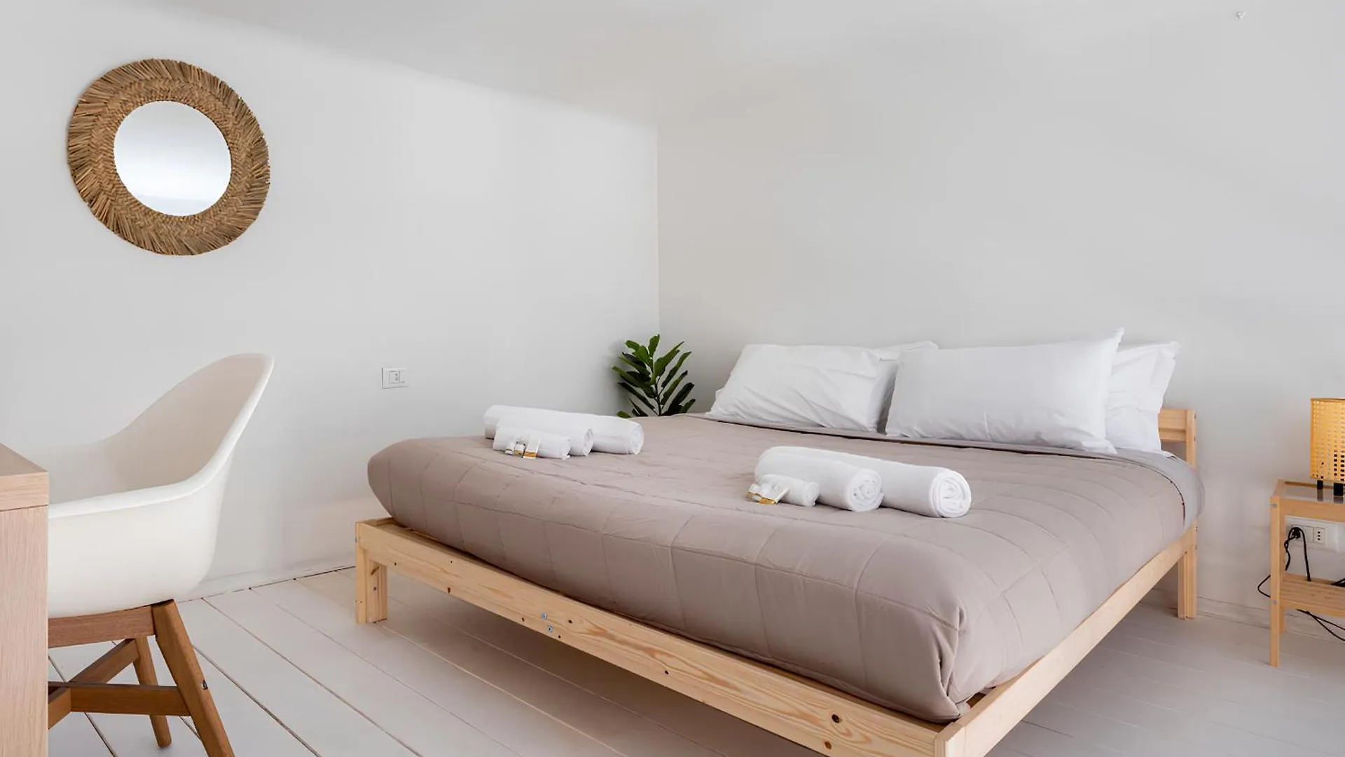 Bright Design House In The Heart Of Bologna Apartment