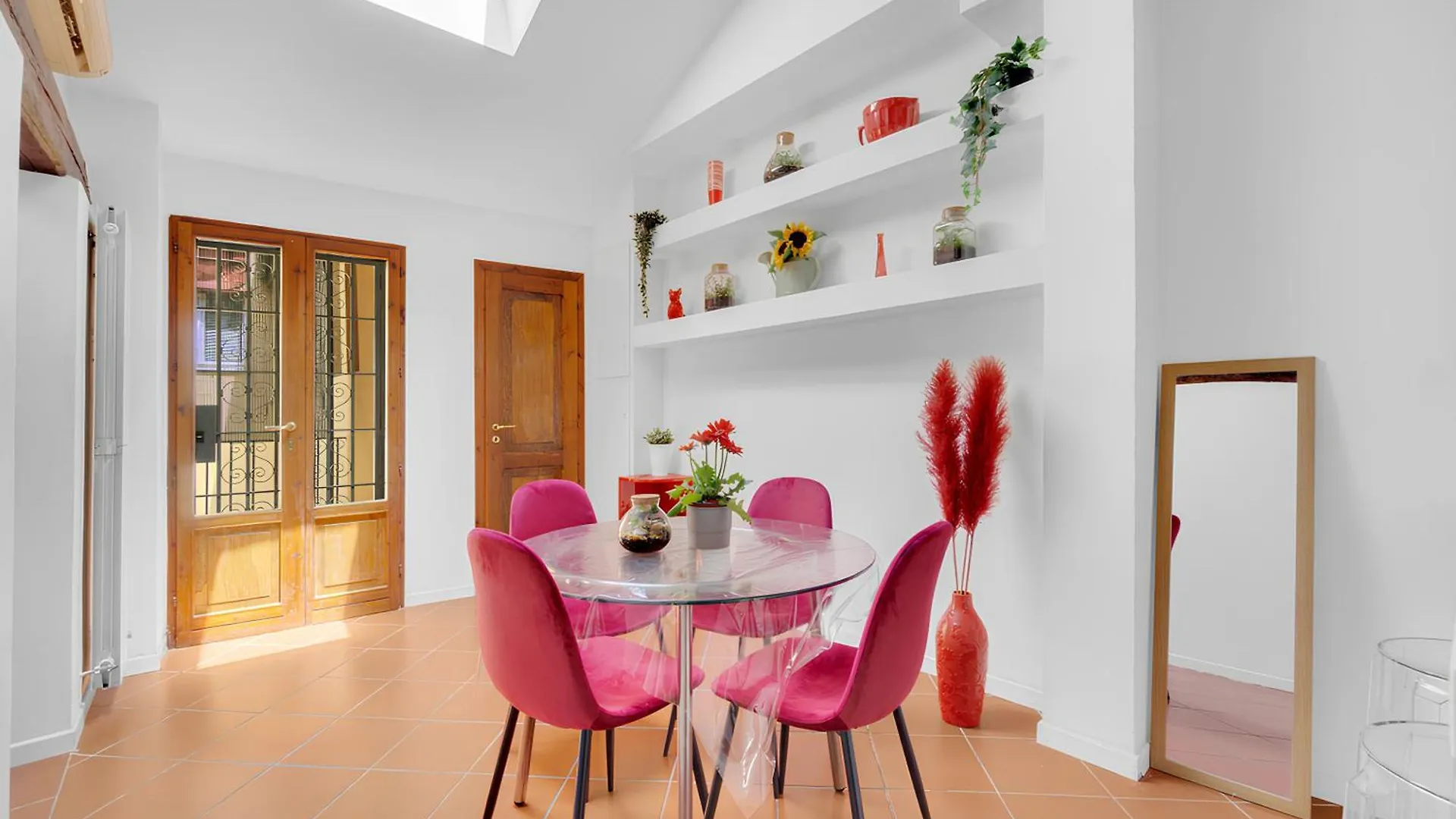 Bright Design House In The Heart Of Bologna Apartment