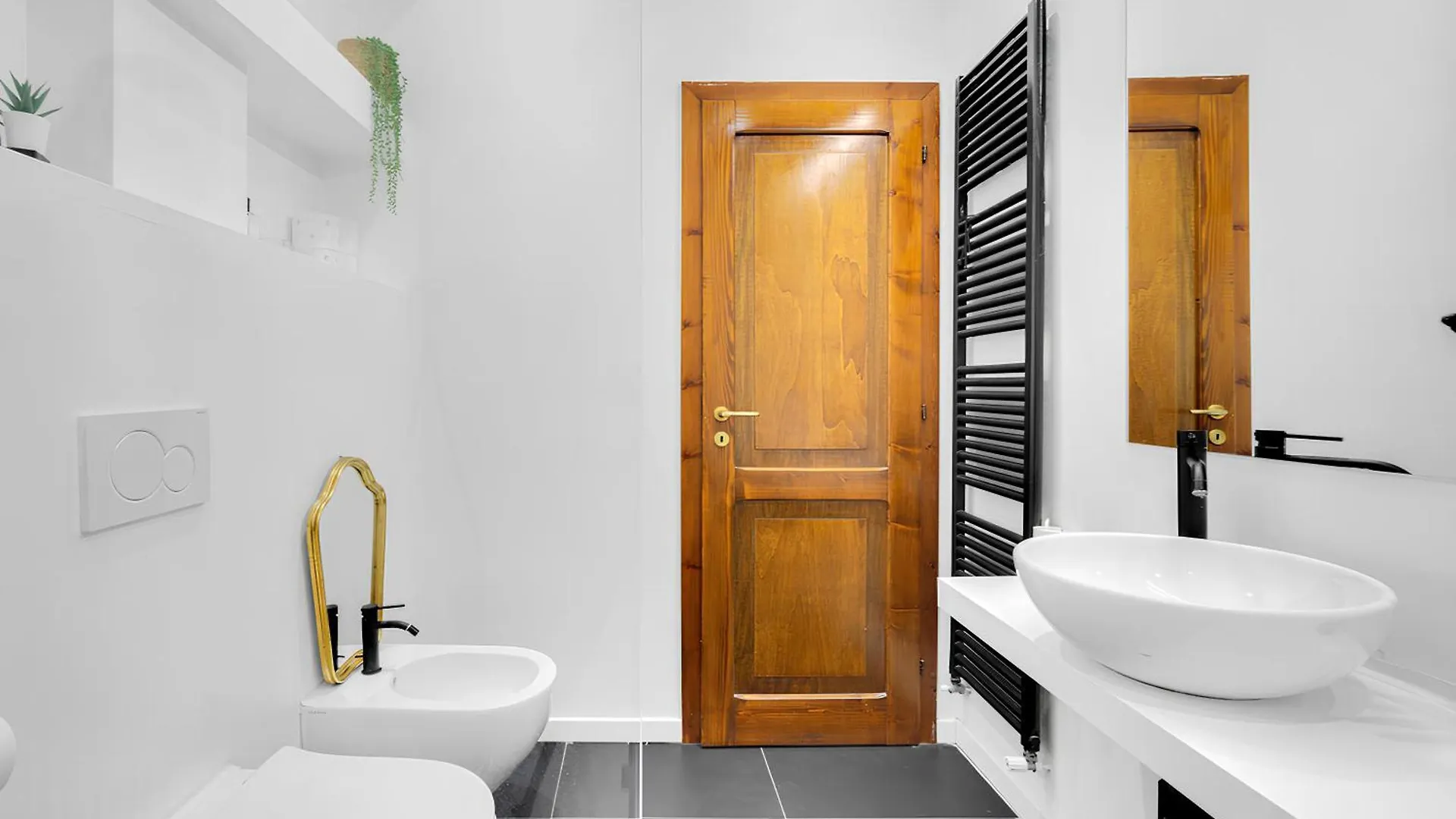 Bright Design House In The Heart Of Bologna Apartment