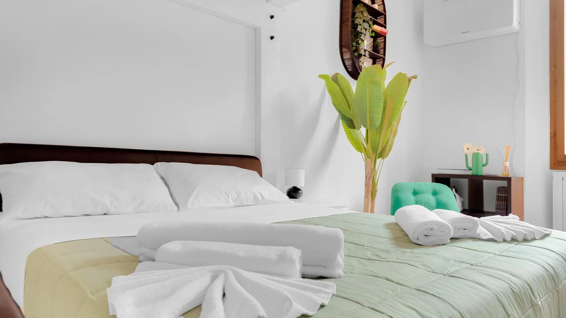 Bright Design House In The Heart Of Bologna Apartment