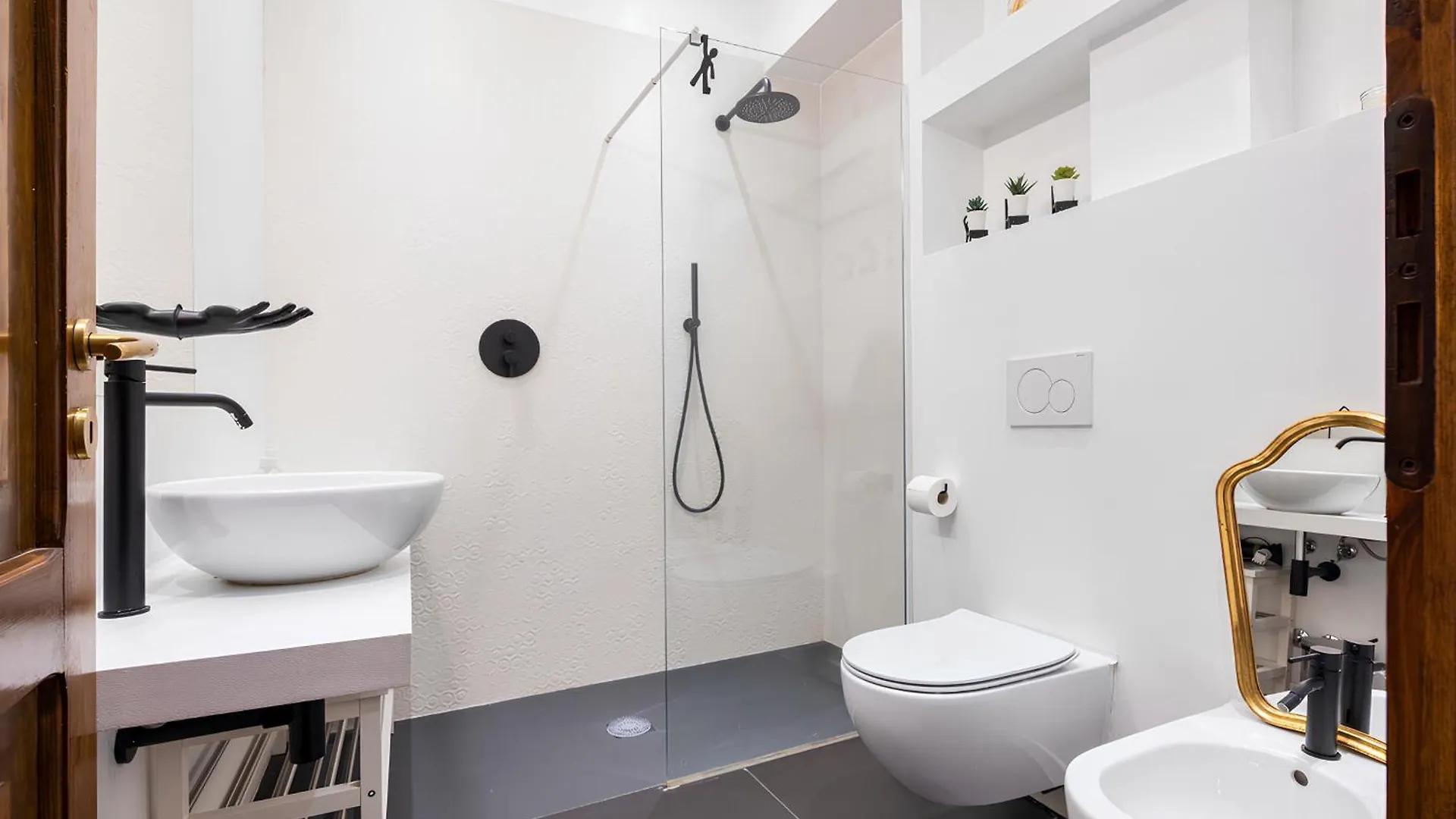 Bright Design House In The Heart Of Bologna Apartment Italy