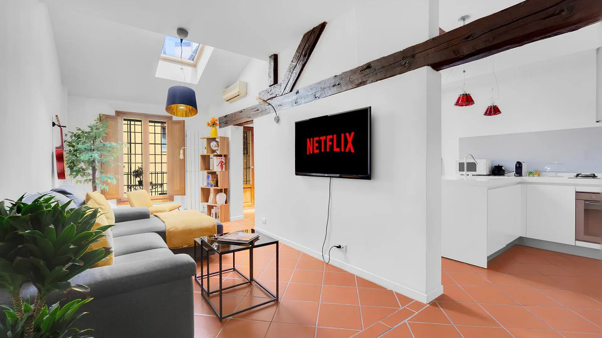 Bright Design House In The Heart Of Bologna Apartment
