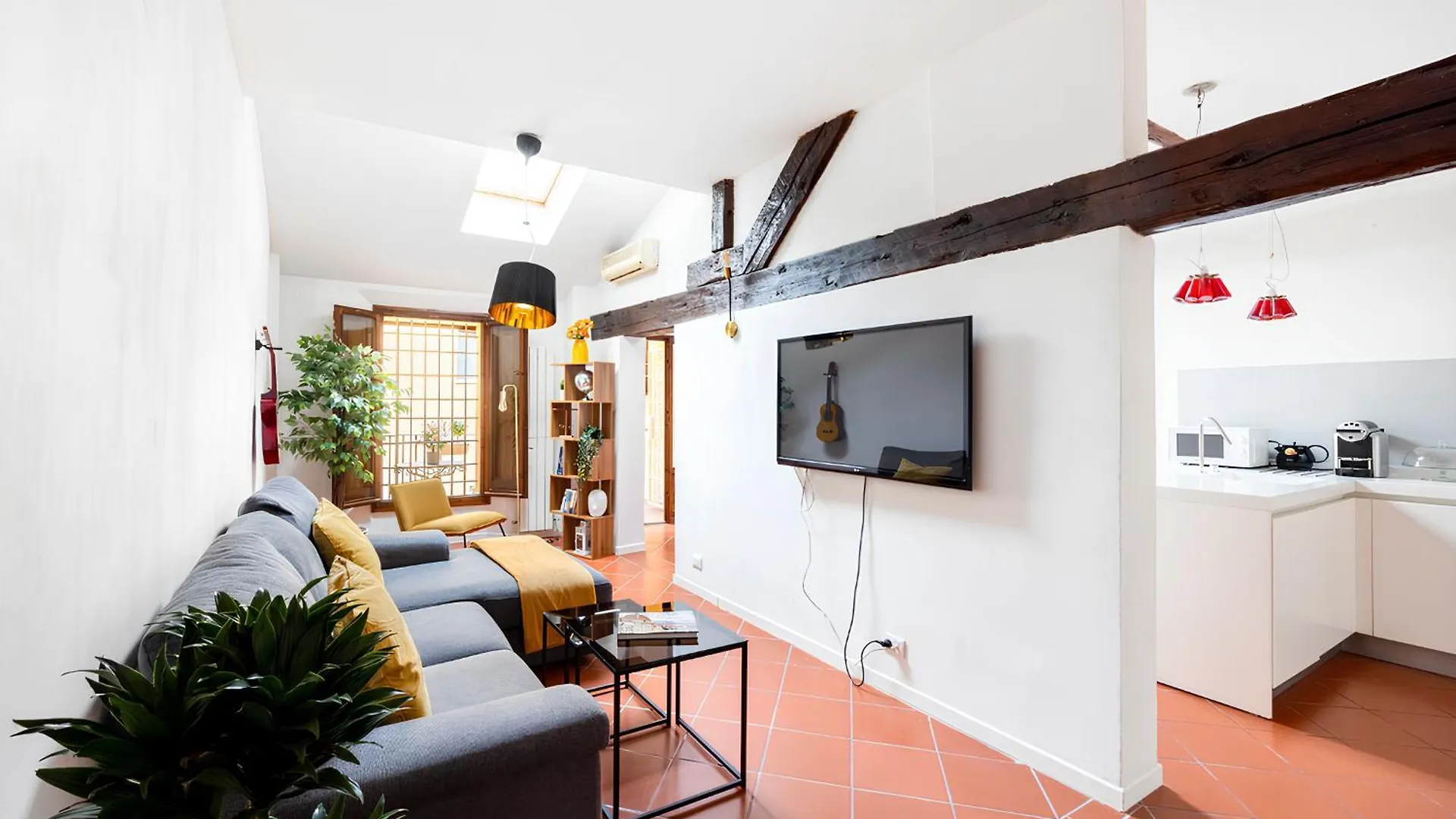 Bright Design House In The Heart Of Bologna Apartment