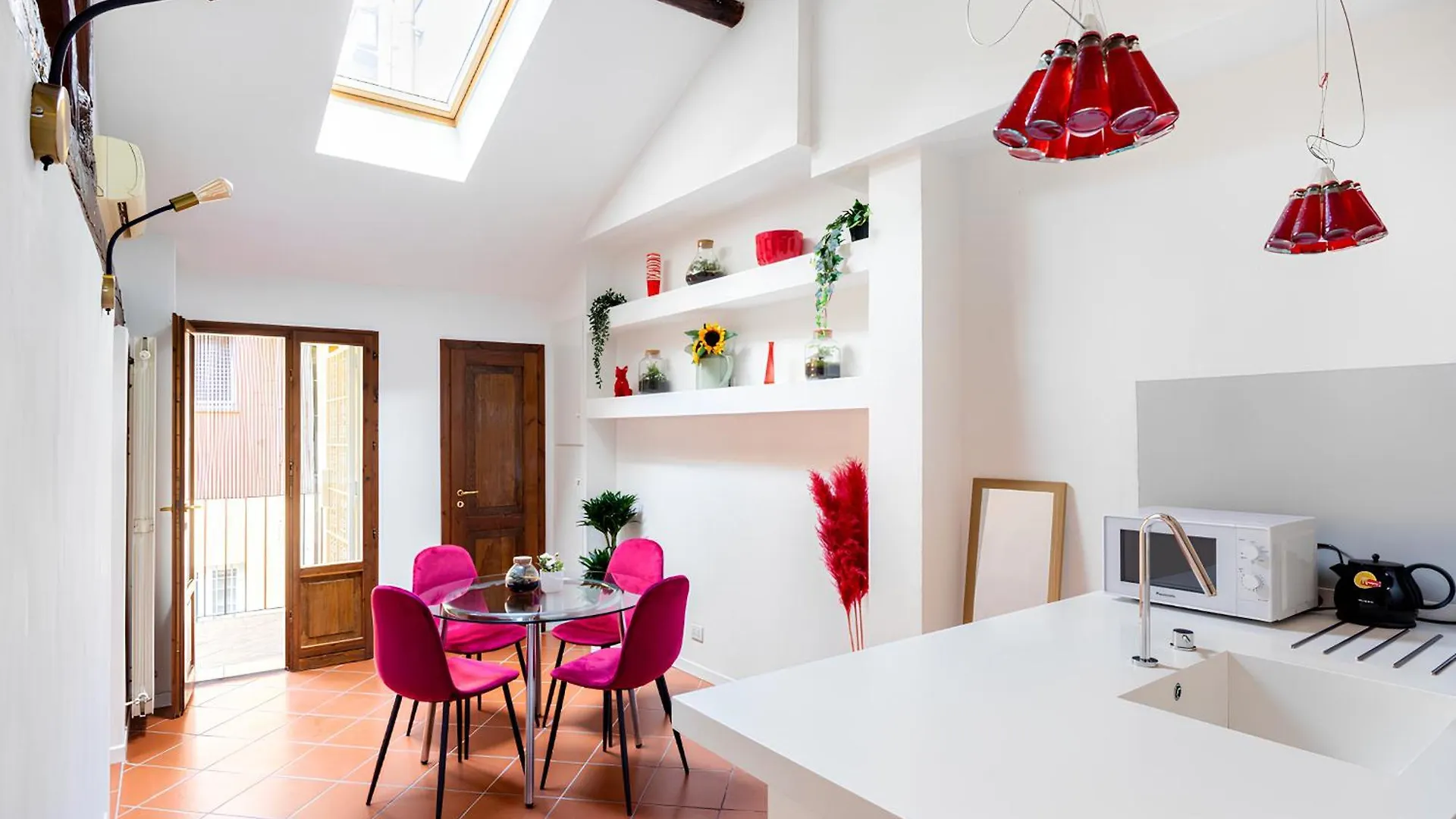 Bright Design House In The Heart Of Bologna Apartment